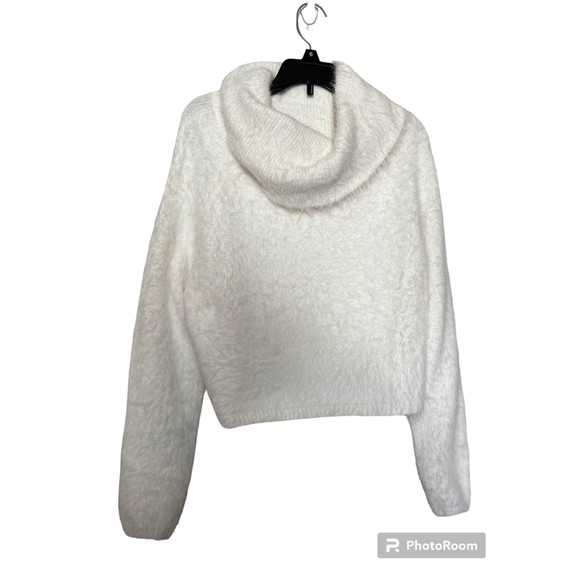 Urban Outfitters white fuzzy crop‎ sweater size S - Picture 1 of 5